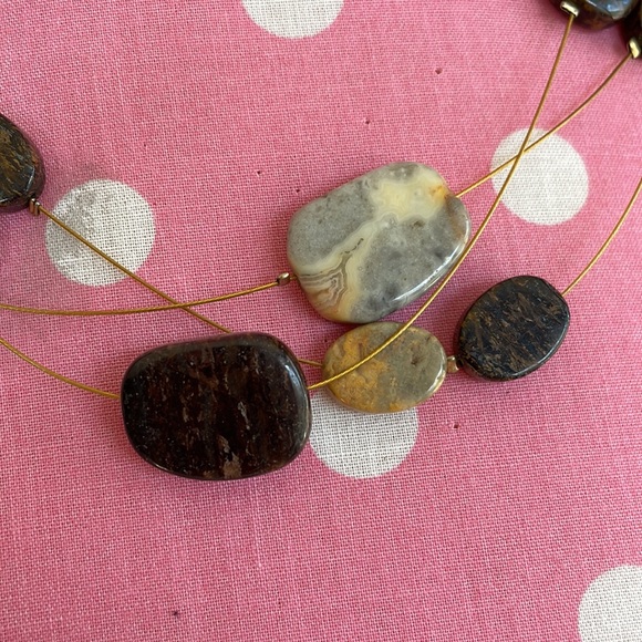 Agate stone variety on floating wires. Semi precious - Picture 2 of 5